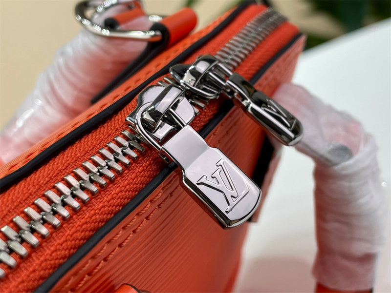  top-handle bag close-up of hardware and finish 11