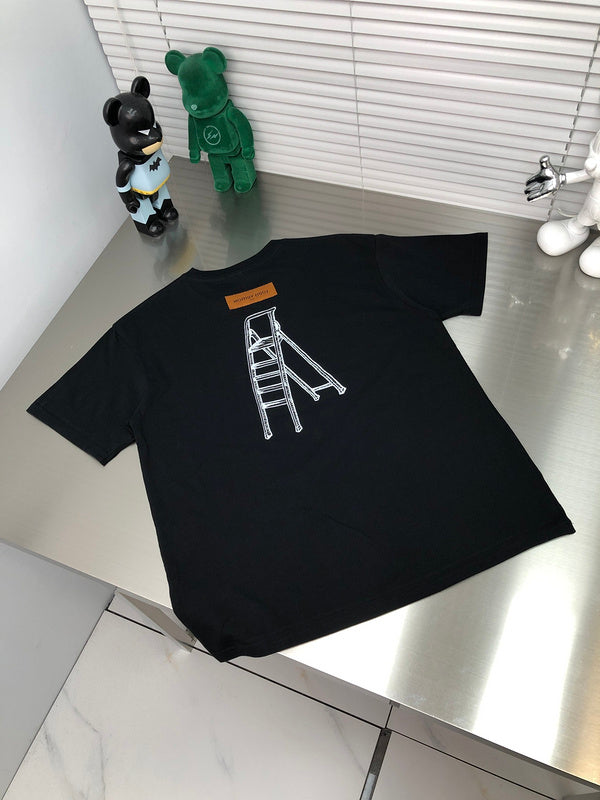 Front view of Louis Vuitton cotton t-shirt with logo-detail design
