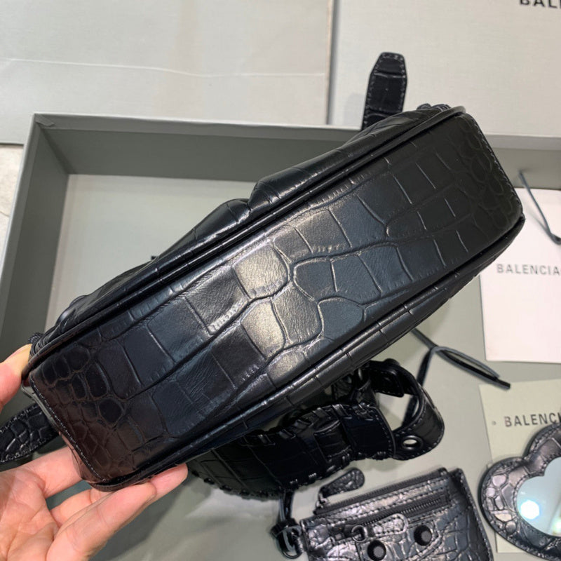 Elegant Premium PU Leather Handbag - Premium Craftsmanship Detailing | Women's Designer-Inspired Purse #381 - hardware and detail close-up (image 5) of designer-inspired handbag