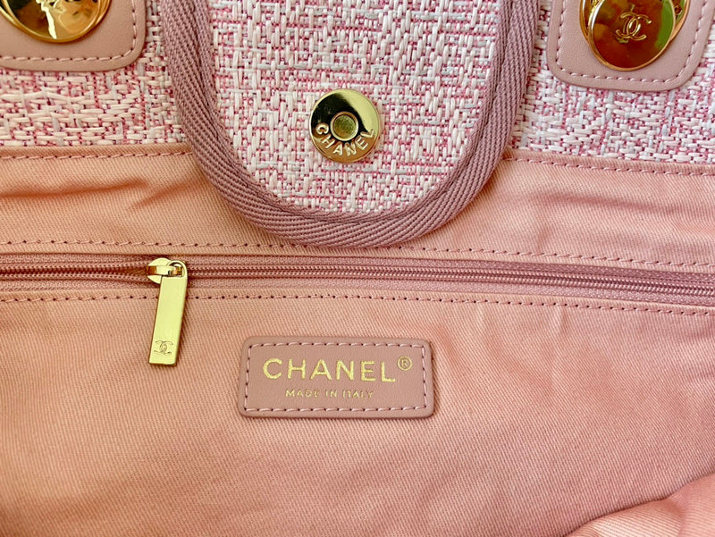  spacious purse view 4