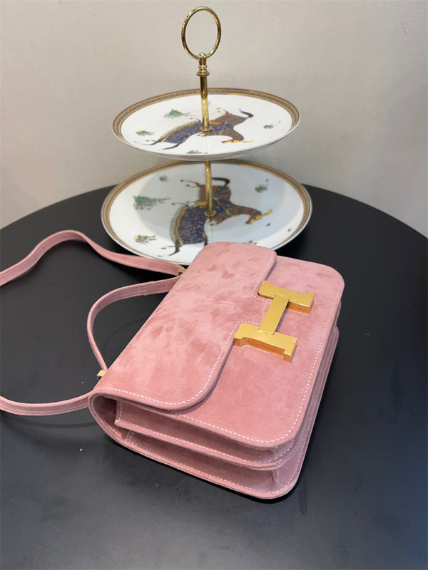 Crisp handbag styled for everyday wear
