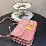 Crisp handbag styled for everyday wear