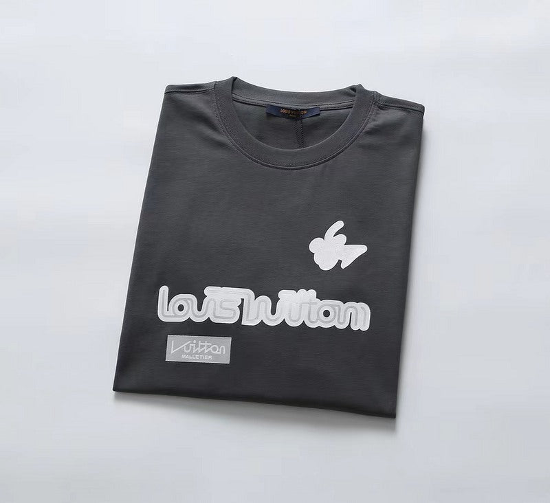 Side profile of Louis Vuitton cotton t-shirt with logo-detail design