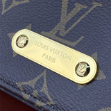  smart shoulder bag detail view showing craftsmanship 8