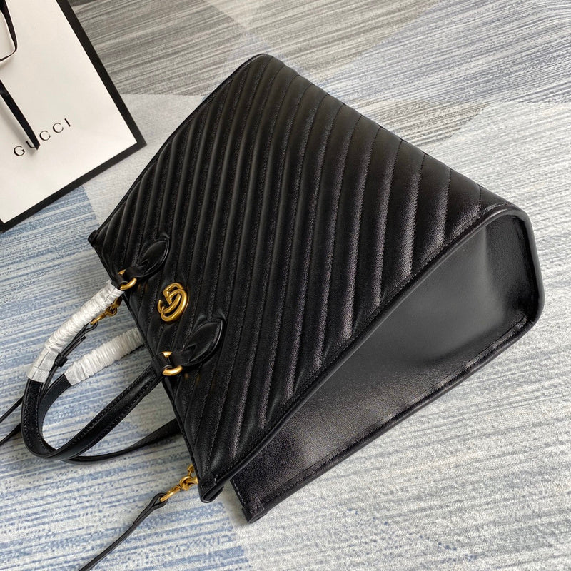 Handle and strap detail of structured chic women's handbag – women's luxury accessory