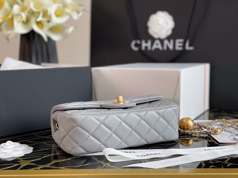Zivas Charm Streamlined Design Designer Handbag (Timeless Wardrobe Addition) – Detail View