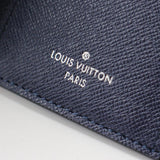 Styled lifestyle shot of classic structured women's handbag – women's everyday handbag