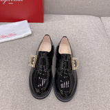 Full silhouette view of Roger Vivier luxury piece style No.090