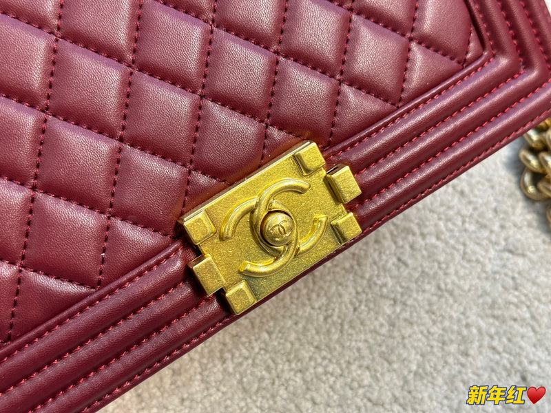 Zivas Charm Signature Style Designer Handbag (Versatile Style Statement) – Close-Up Detail