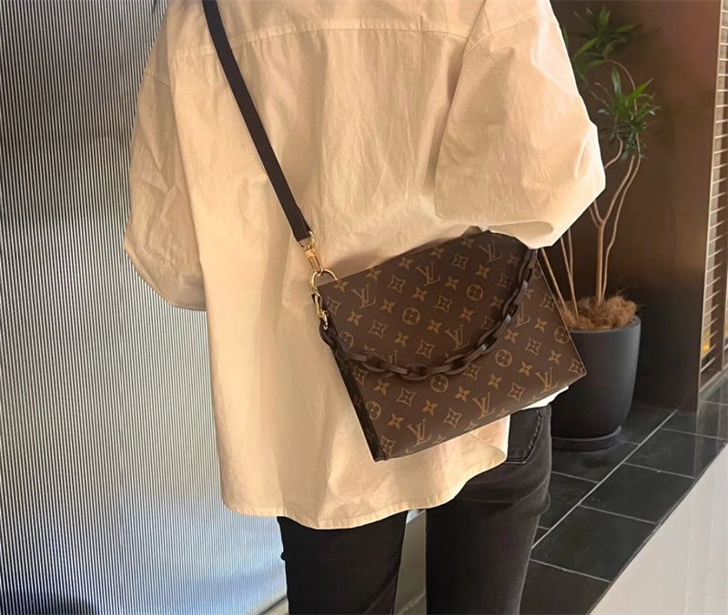  tote bag interior and compartment view 15