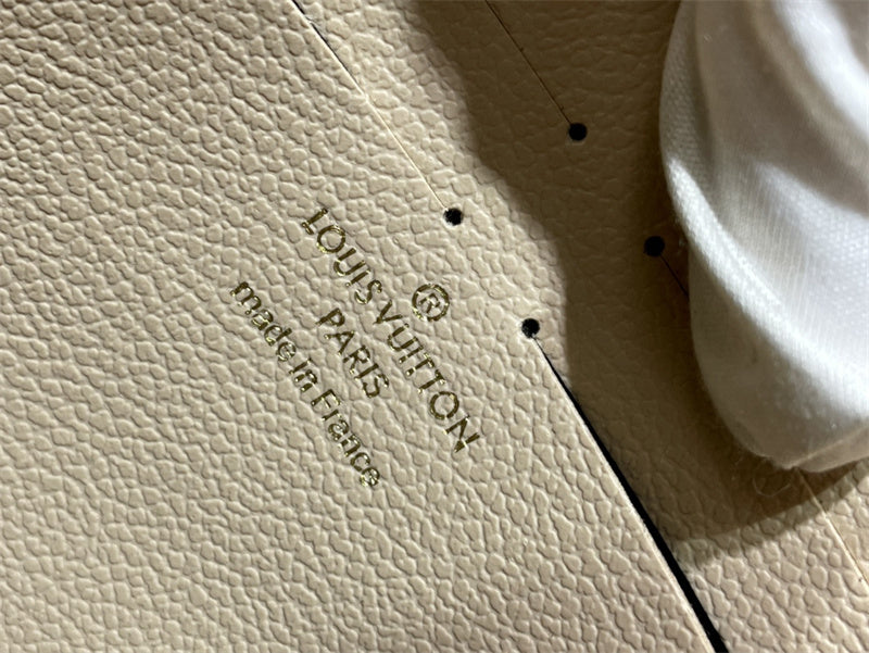  tote bag interior and compartment view 9
