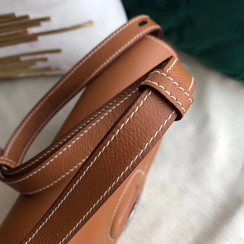 Crisp handbag styled for everyday wear