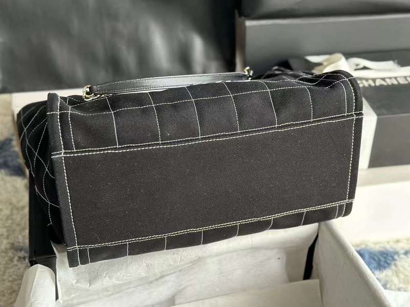 Zivas Charm Effortless Elegance Luxury Handbag (Elevated Accessory Essential) – Lifestyle Shot
