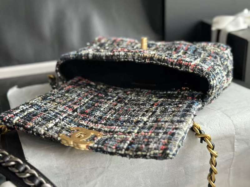 Zivas Charm Modern Edge Everyday Handbag (Structured Everyday Essential) – Lifestyle Shot