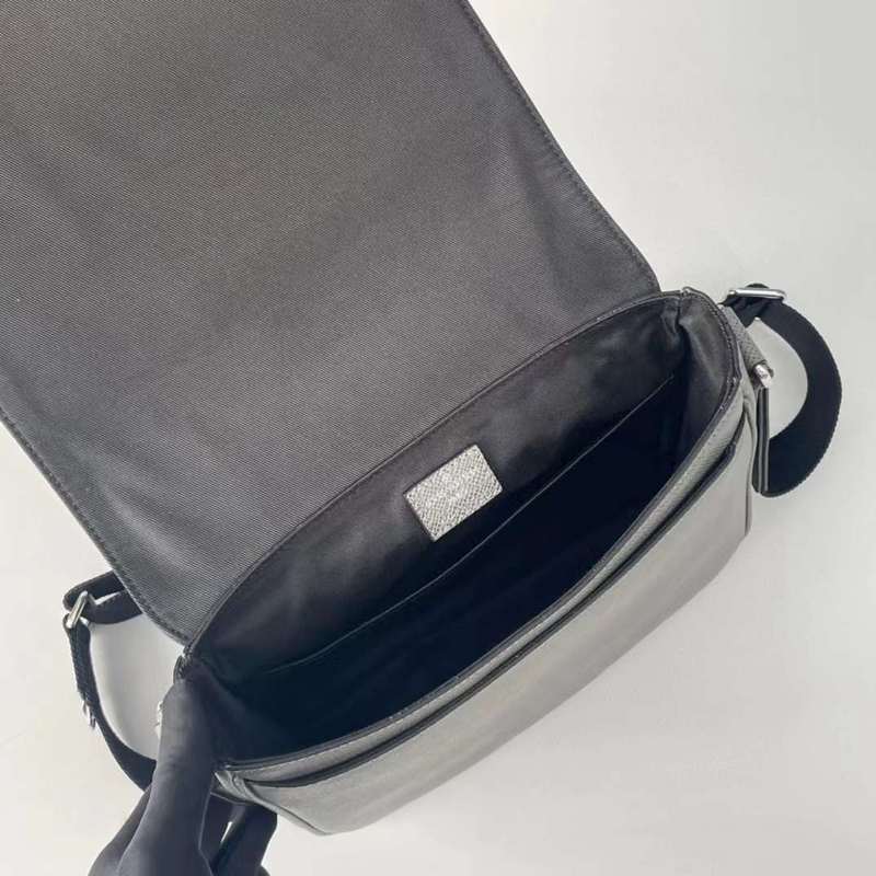 Front view of modern classic women's handbag – women's luxury accessory