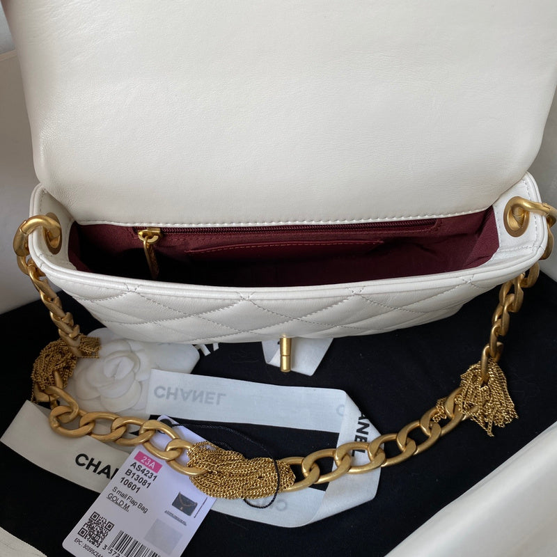 Ziva's Charm handbag – product shot (one versatile size)