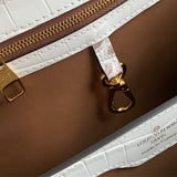  Streamlined tote bag carried on shoulder 10