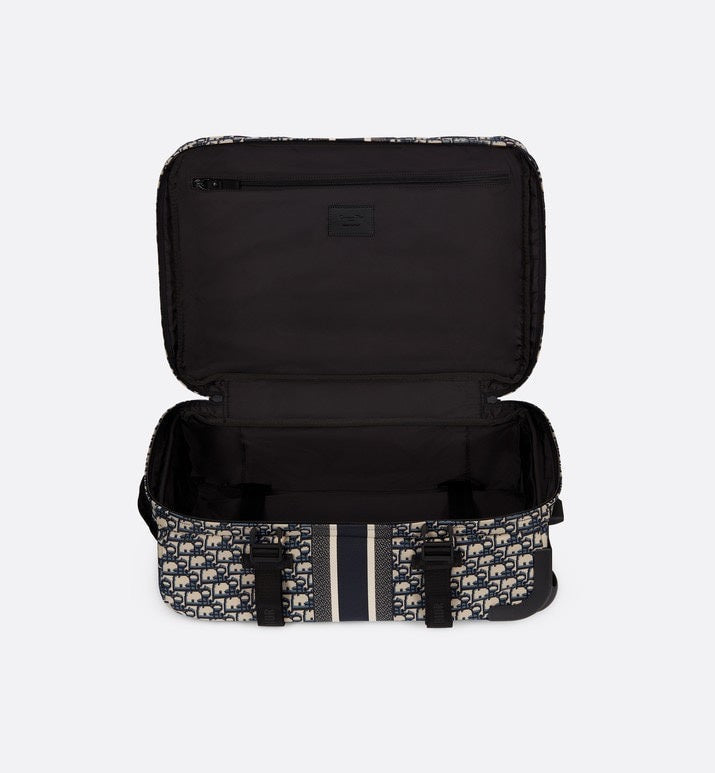 Styled lifestyle shot of everyday-luxe premium women's handbag – women's luxury accessory