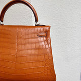  Refined satchel carried on shoulder 16