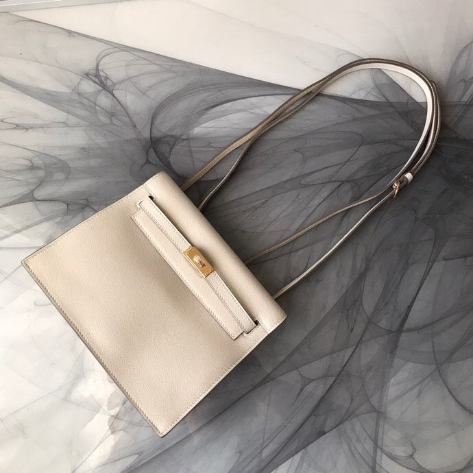  Streamlined carryall bag carried on shoulder 16