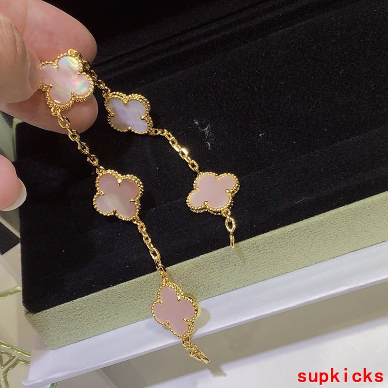 Close-up detail view of Van Cleef & Arpels unisex jewelry piece