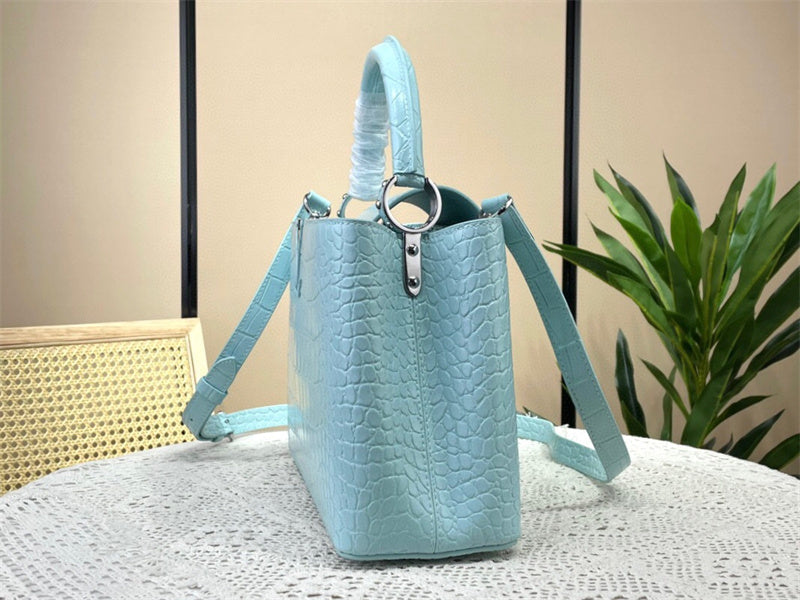  Chic handbag carried on shoulder 34