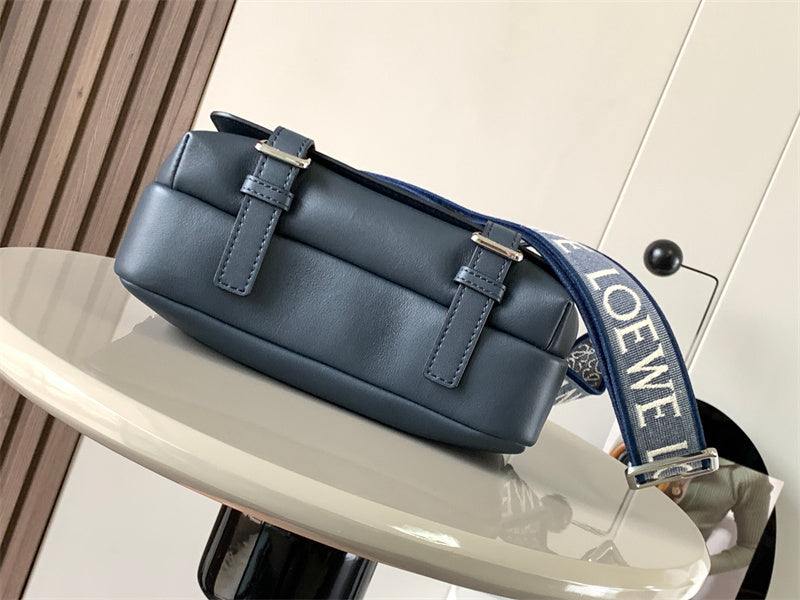 Ziva's Charm handbag – detail view (23cm*18cm*9cm)