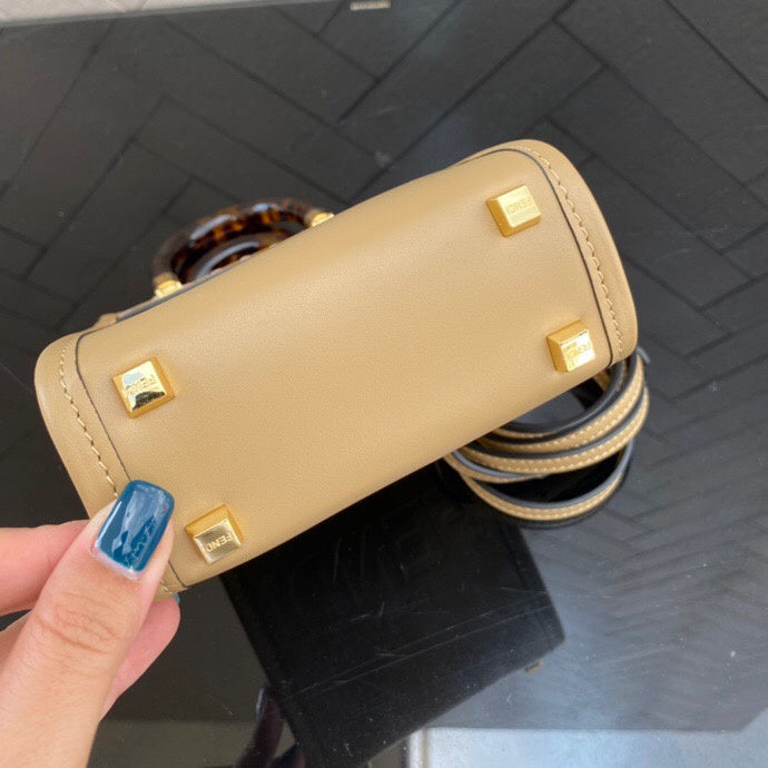 Ziva's Charm handbag – close-up view (13cm*6.5cm*18cm)