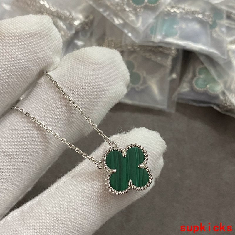Front view of Van Cleef & Arpels unisex jewelry piece