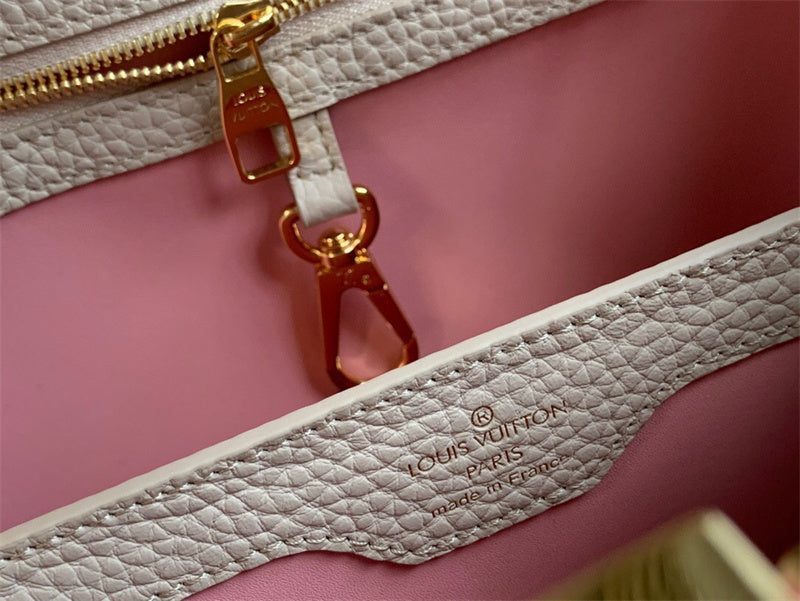  shoulder bag close-up of hardware and finish 17