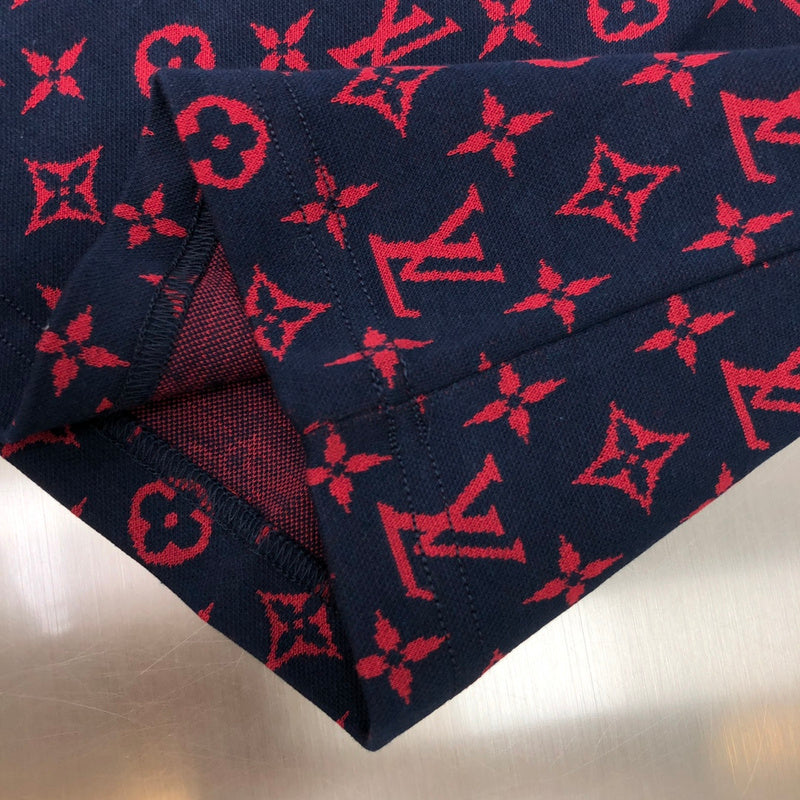 Full styled look of Louis Vuitton cotton t-shirt with label-forward styling