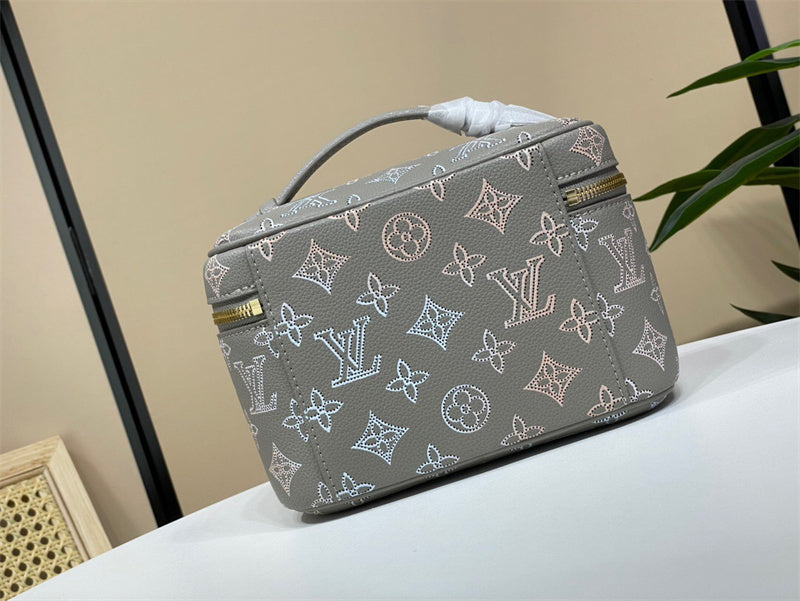  crossbody bag interior and compartment view
