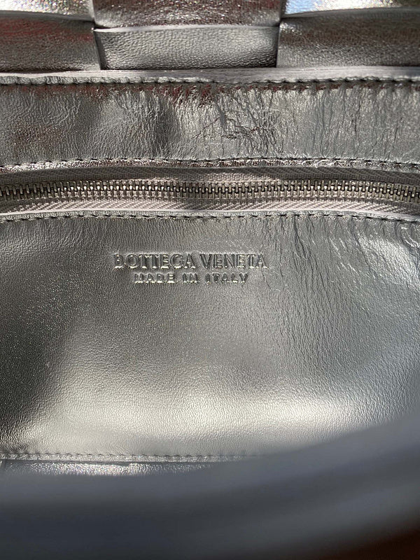 Sophisticated Premium PU Leather Handbag - Statement Silhouette | Women's Fashion Handbag #1623 - close-up detail shot (image 3) of designer-inspired handbag