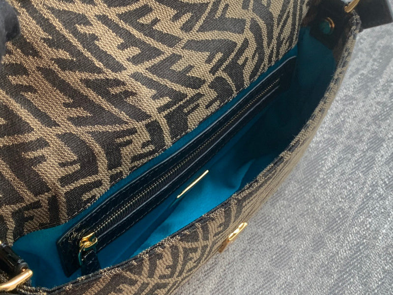 Ziva's Charm handbag – product shot (19.5cm*5cm*11cm)