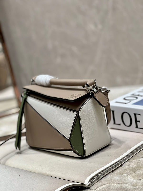 Ziva's Charm handbag – product shot (18cm*12.5cm*8cm)