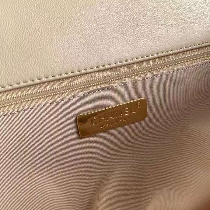  spacious purse view 9