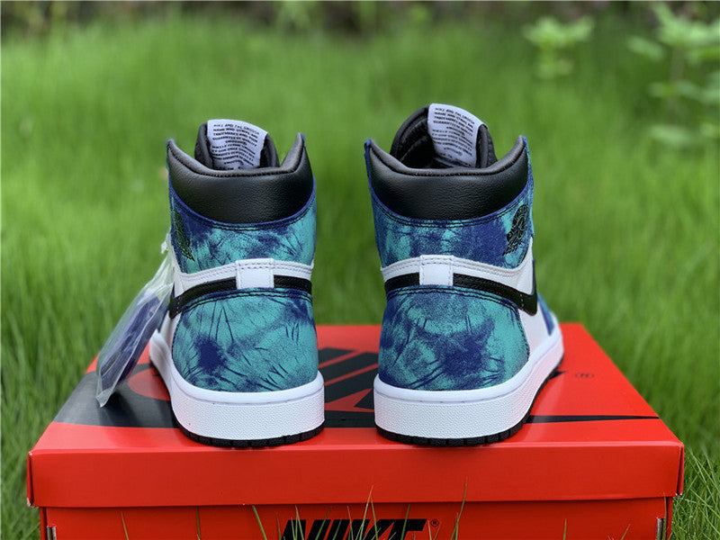 Nike Men's & Women's Premium Low-Top Trainers — Style 121 interior view