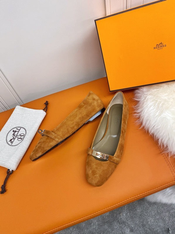 Hermès Camel Ankle Strap Heels - Detail Shot of Craftsmanship