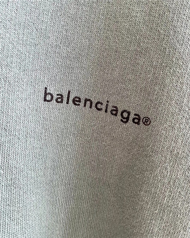 Three-quarter angle view of Balenciaga luxury piece style No.464