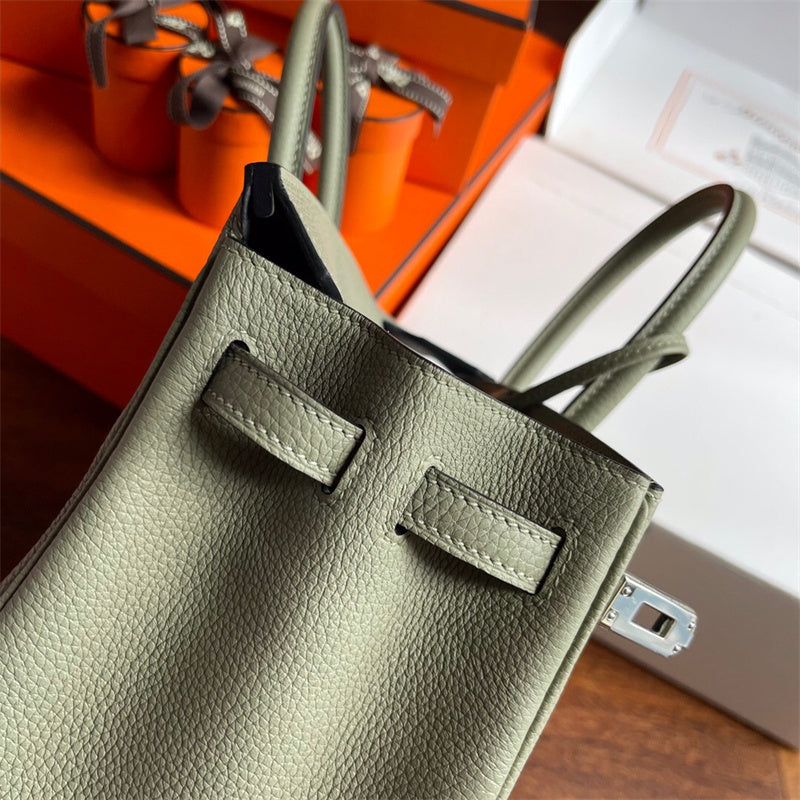  Effortless tote bag front view 13