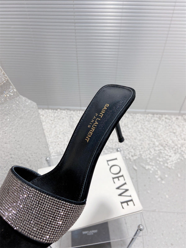 Texture and finish detail of Saint Laurent luxury piece style No.079