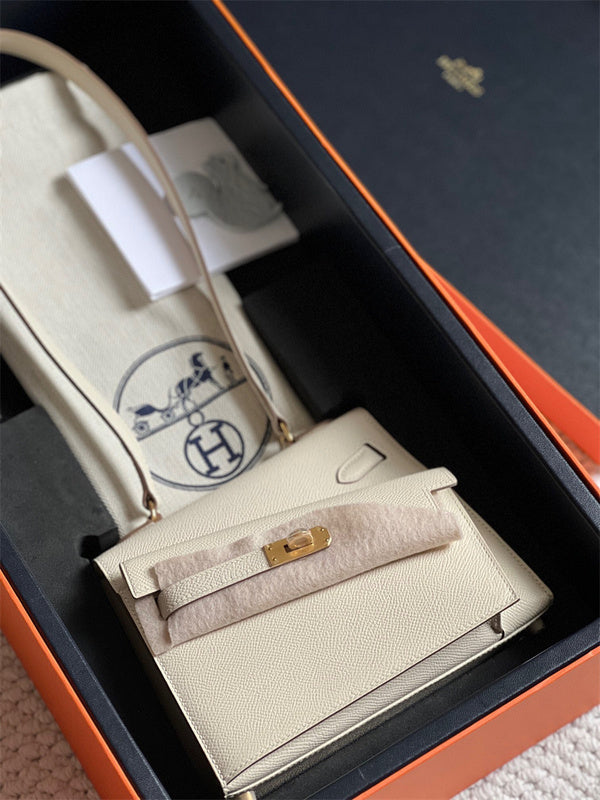  top-handle bag interior and compartment view 9