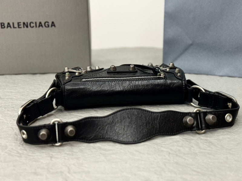 Zivas Charm Versatile Design Statement Handbag (Polished Everyday Piece) – Interior View