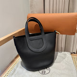  Refined shoulder bag carried on shoulder 16