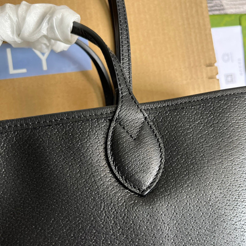 Handle and strap detail of premium classic women's handbag – women's statement bag