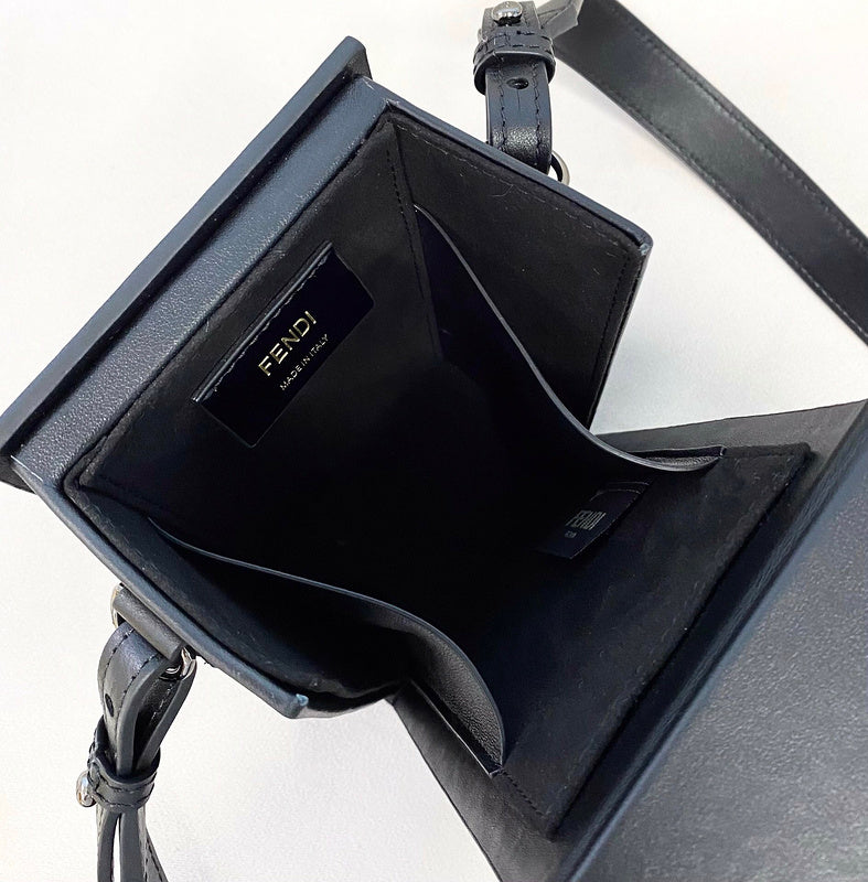 Ziva's Charm handbag – product shot (10cm*7cm*17cm)
