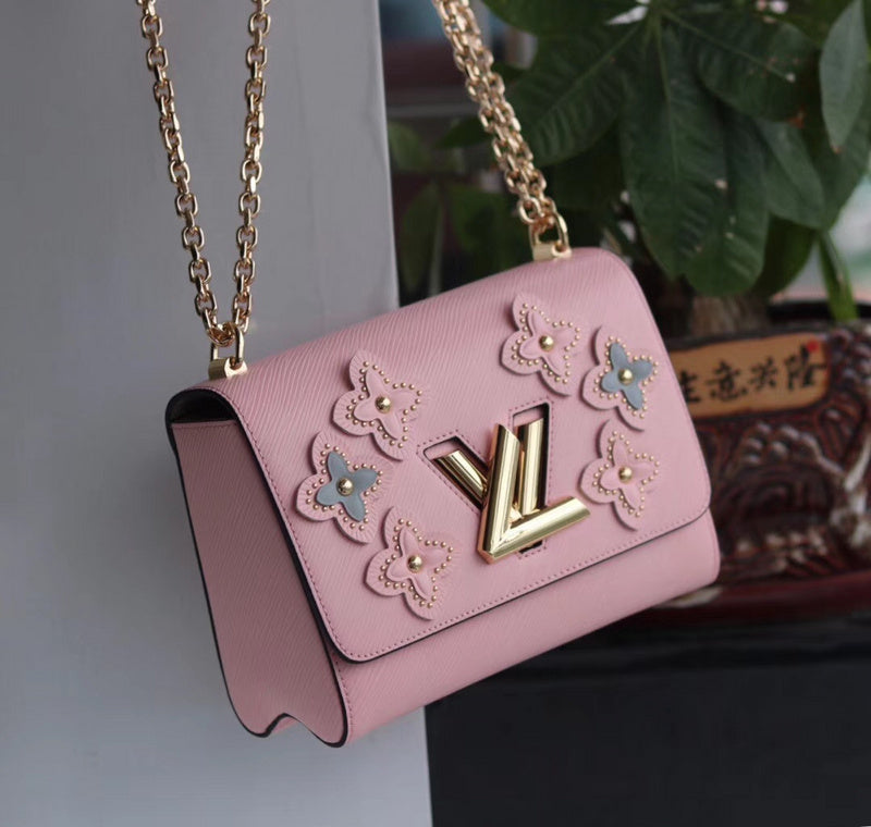 Handle and strap detail of premium sleek women's handbag – women's statement bag