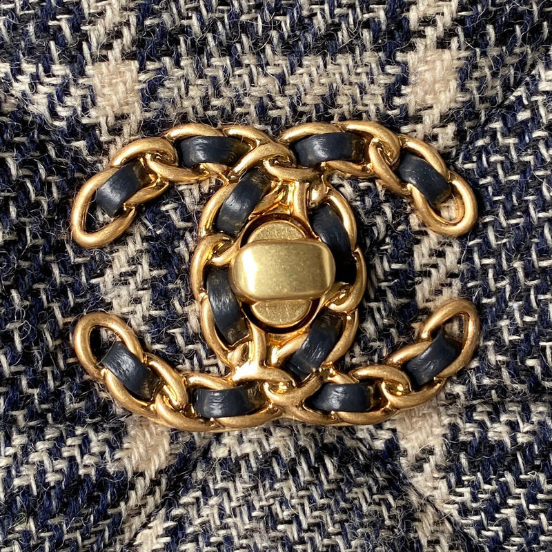 Zivas Charm Modern Minimalist Look Designer Handbag (Designer-Inspired Craftsmanship) – Close-Up Detail