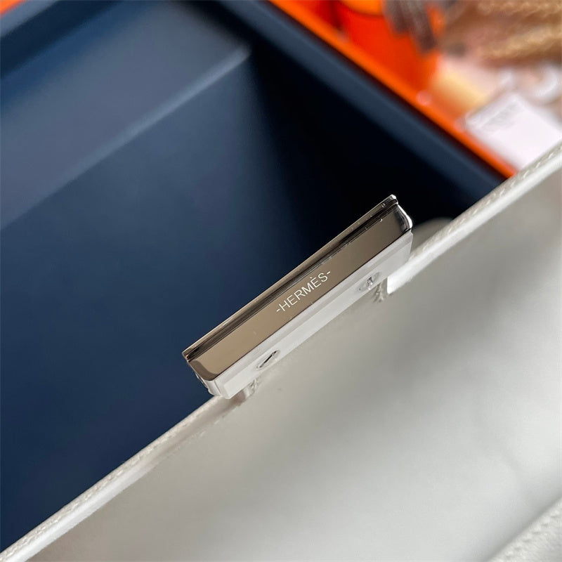 Streamlined handbag styled for everyday wear