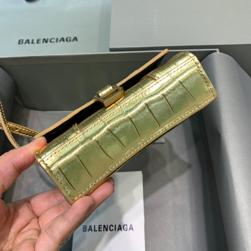 Structured Vegan Leather Handbag - Premium Craftsmanship Detailing | Women's Statement Accessory #505 - hardware and detail close-up (image 5) of designer-inspired handbag